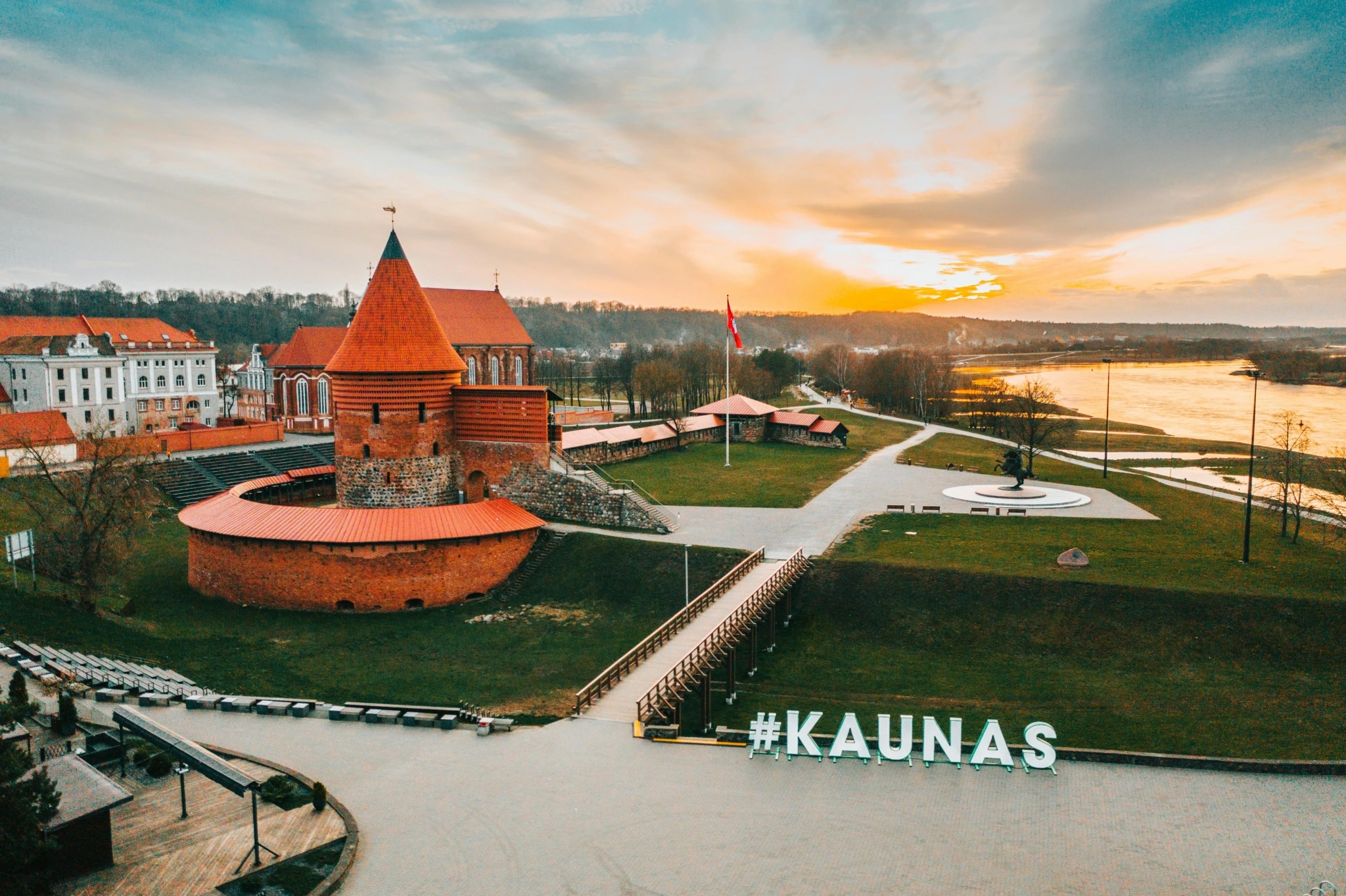 Decorative image of Kaunas Castle.